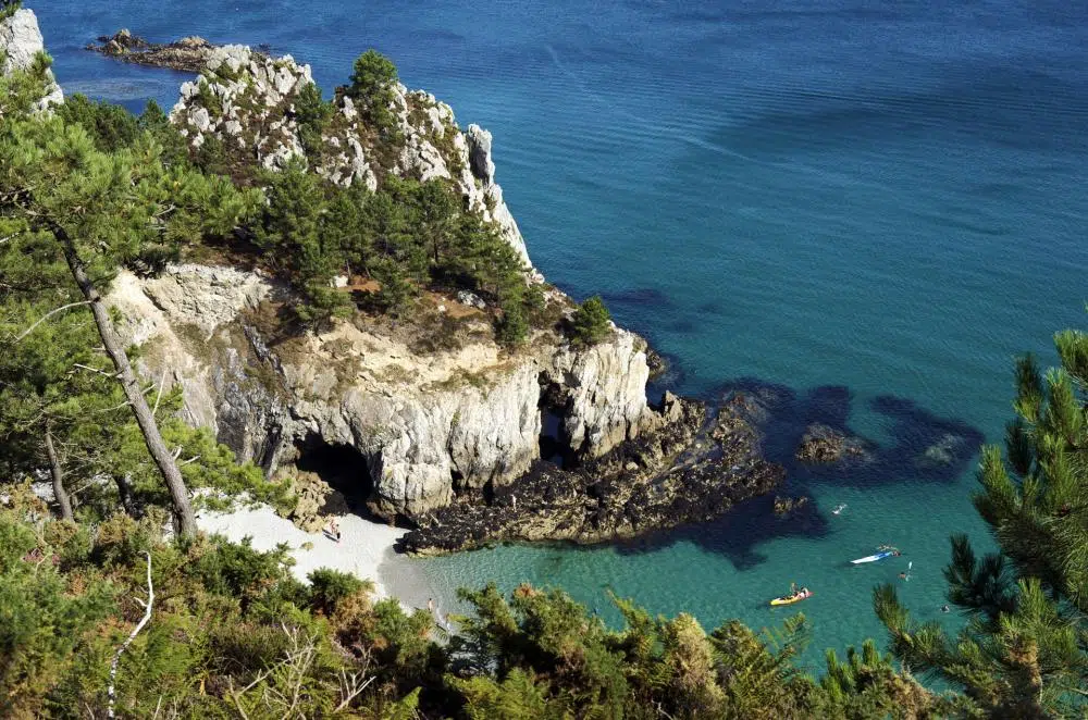 Vue de haut de la Presqu'île de Crozon en Bretagne