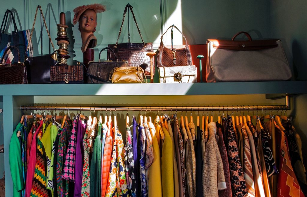 Comment aménager un dressing dans une petite chambre ? - Construire la