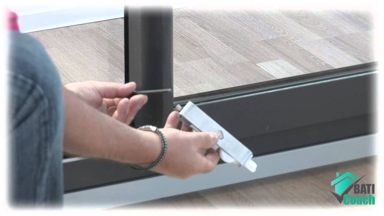 Comment régler une porte de service PVC ? Construire la Bretagne